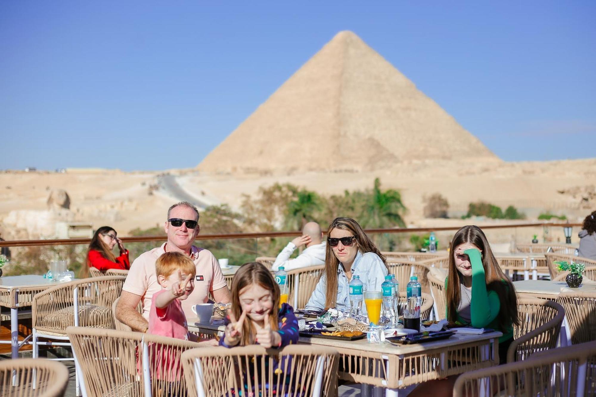 Tree Lounge Pyramids View Inn , Sphinx Giza Kafret el-Gabal Екстериор снимка