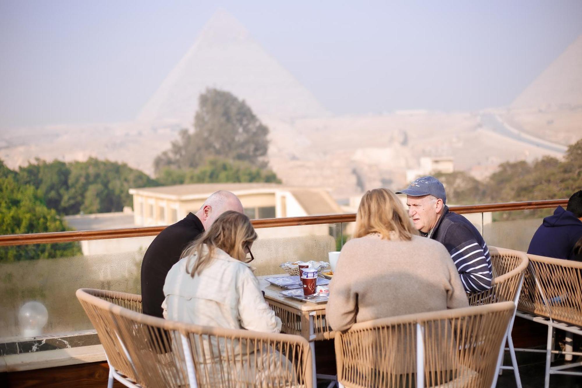 Tree Lounge Pyramids View Inn , Sphinx Giza Kafret el-Gabal Екстериор снимка